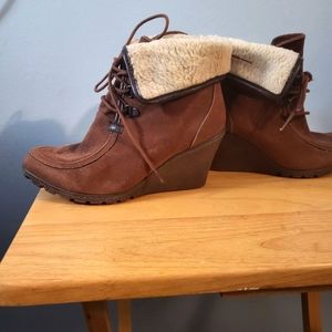 Sued size 8 ankle boots